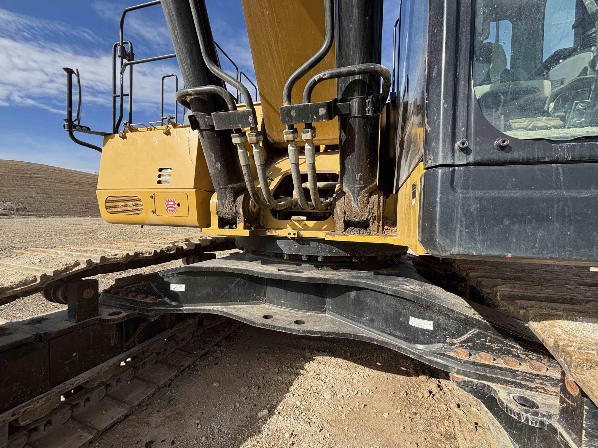 2019 CATERPILLAR 374FL - Image 27